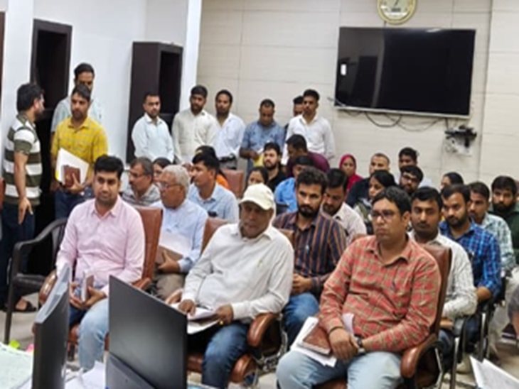 रोहतक में अवैध पोस्टर लगाने वालों के काटे चालान:  नगर निगम ने 39 लोगों पर लगाया 361000 जुर्माना, चौक चौराहों का होगा सौंदर्यीकरण – Rohtak News