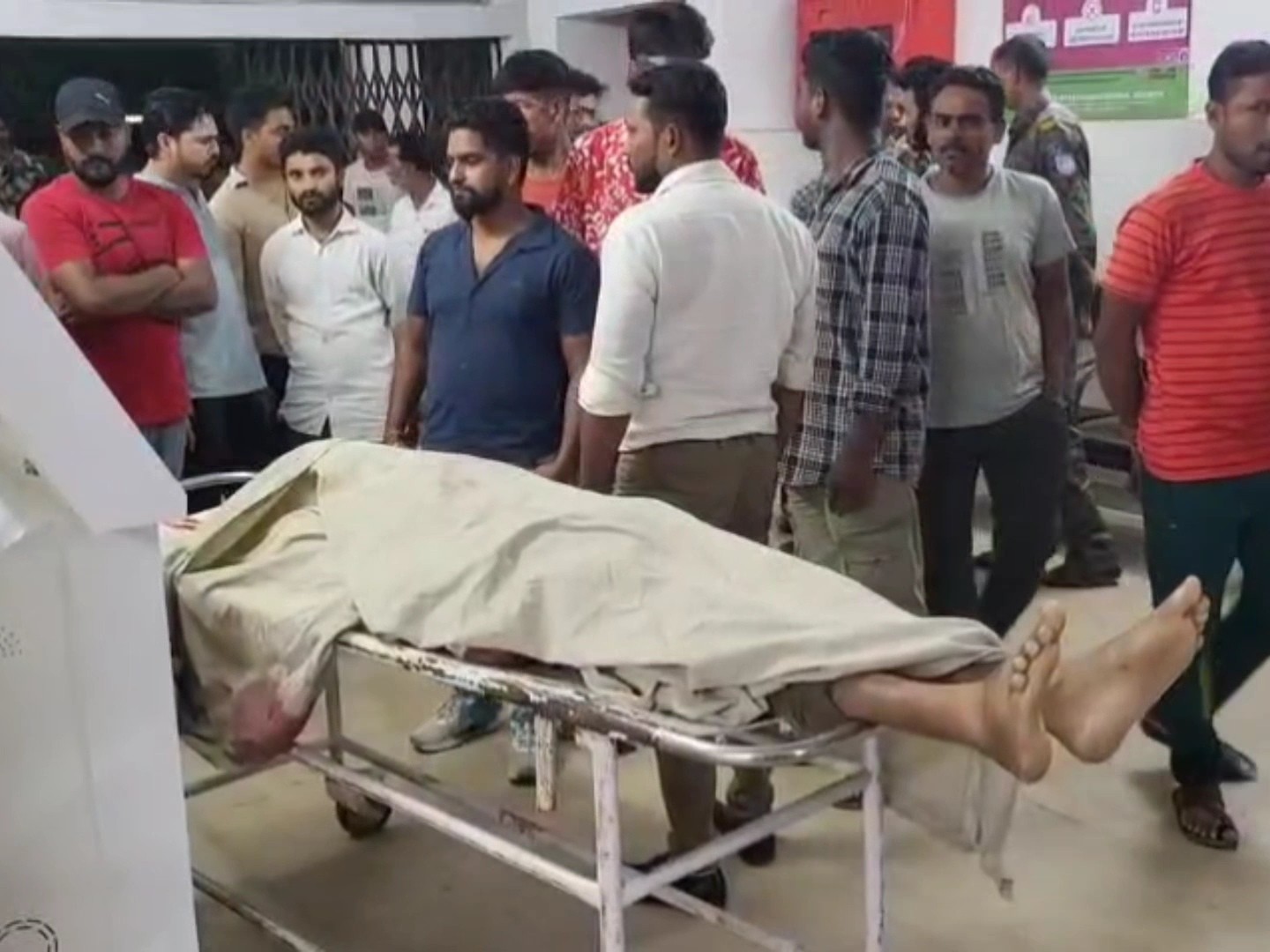 परिजनों ने दोषियों की गिरफ्तारी की मांग की है।