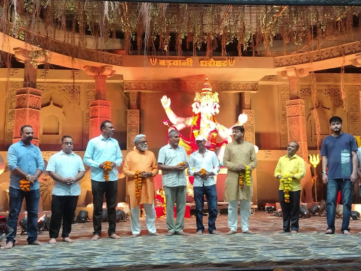 संकट मोचन हनुमान मंदिर समिति के सदस्यों का सम्मान समारोह।