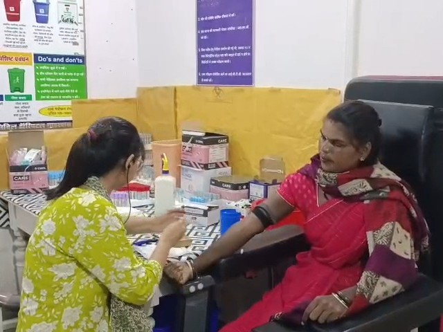 गाडरवारा सिविल अस्पताल में 11 की जगह सिर्फ 5 डॉक्टर:  100 बेड के अस्पताल में मरीजों की लंबी कतार, वायरल फीवर के मामले बढ़े – Narsinghpur News