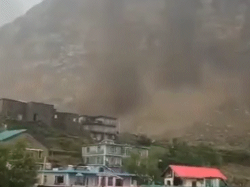 Scary video after Lahaul Spiti's rocks slip from the hill in Koksar.