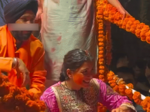 गणेश विसर्जन में परिवार के साथ नाचे सलमान खान, अनन्या ने घर पर दी बप्पा को विदाई