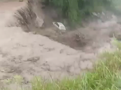 कुल्लू में लैंडस्लाइड से 6 मकान क्षतिग्रस्त:  मलबे में दबने से महिला की मौत, दूसरी का सुराग नहीं; स्विफ्ट कार नाले में बही – Anni News