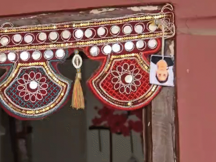 श्रद्धा शादी करके आज अचानक पहुंची थाने:  7 दिन से पुलिस कर रही थी तलाश,पिता ने रखा था 51 हजार का इनाम – Indore News