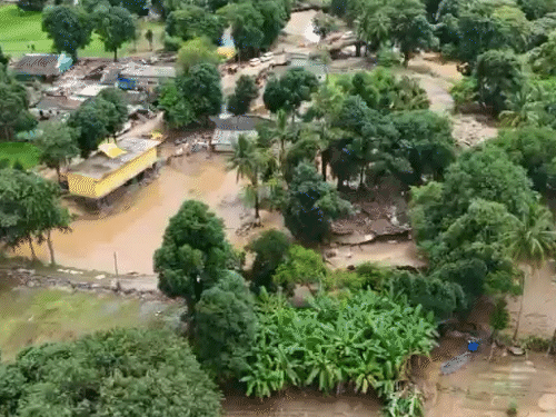 बस्तर में बाढ़ के बाद बर्बादी की ये तस्वीरें दंतेवाड़ा जिले की है।