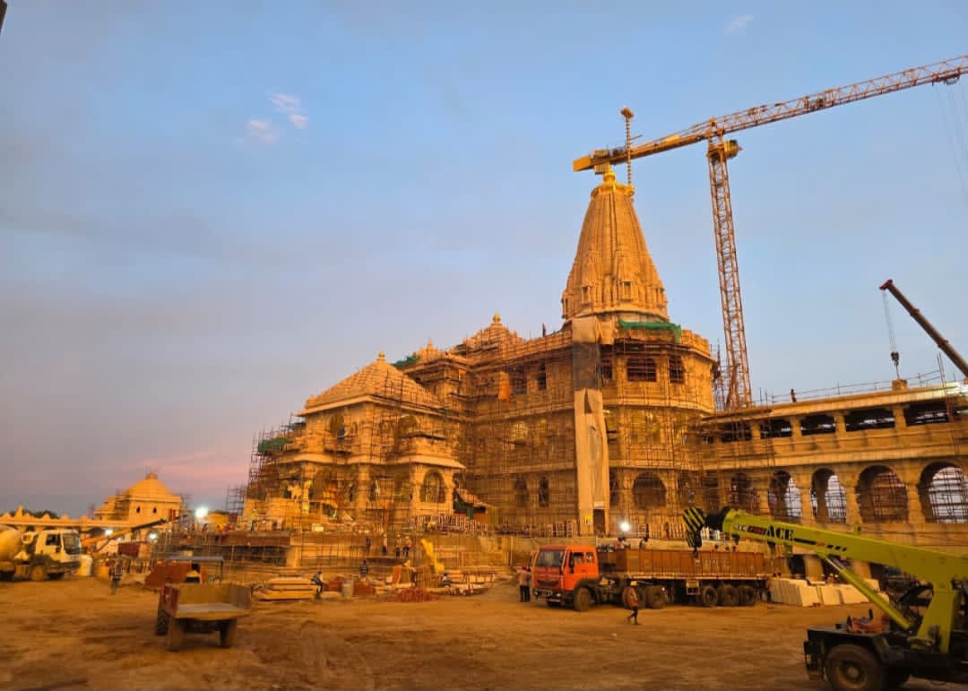 राम मंदिराच्या शिखरावर धार्मिक ध्वज फडकवला जाईल: विवाह पंचमीला होणार कार्यक्रम, 10 हजार पाहुणे येणार, जोरदार तयारी सुरू राम मंदिर बांधकामाचा विजयोत्सव म्हणून ध्वजारोहण समारंभ साजरा केला जाईल.