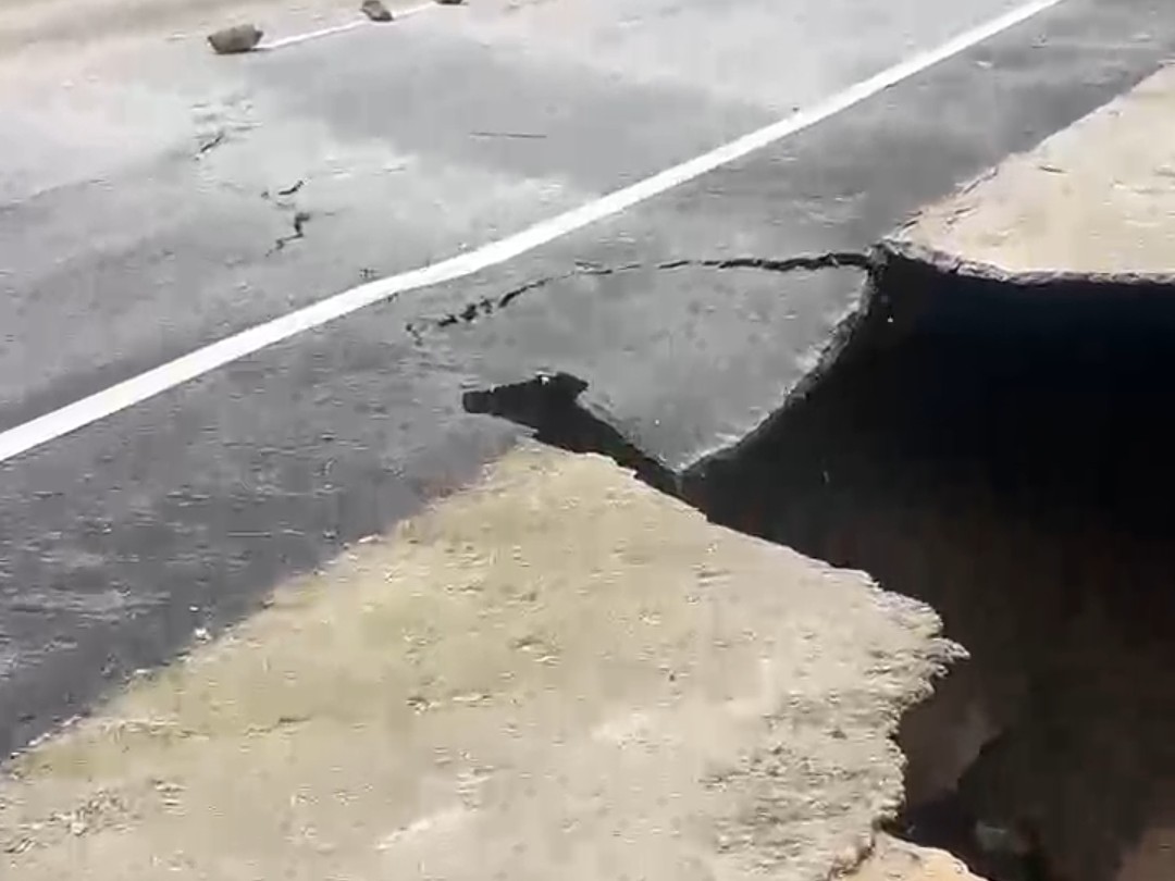 चंडीगढ़-मनाली हाईवे पर ट्रैफिक शुरू:  कैंची मोड़ पर 5 दिन से फंसे वाहन चालकों को राहत, पुलिस की निगरानी में आवाजाही – Mandi (Himachal Pradesh) News