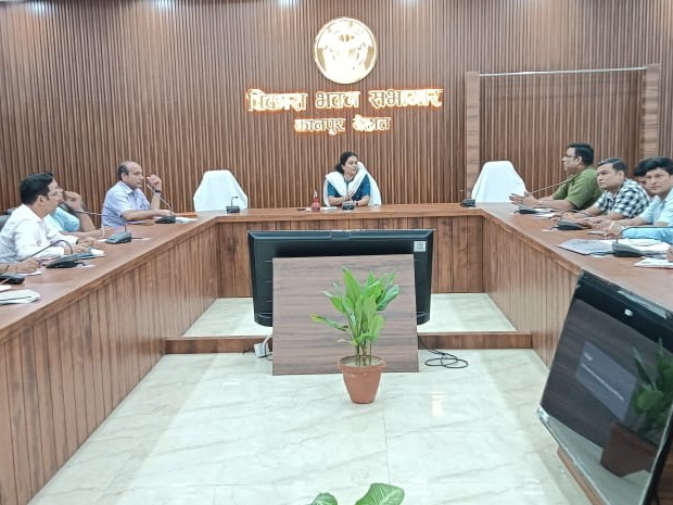 कानपुर देहात में बेसिक शिक्षा की समीक्षा बैठक:  शौचालयों की गलत रिपोर्ट पर समन्वयक को नोटिस, CDO ने दिए डिजिटल अटेंडेंस के निर्देश – Kanpur Dehat News