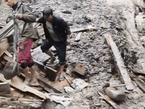 किन्नौर में बाढ़, दो लोग मलबे में दबे:  ग्रामीणों ने बचाया, पेयजल पाइपलाइन क्षतिग्रस्त; नेशनल हाईवे धंसा – Kinnaur News