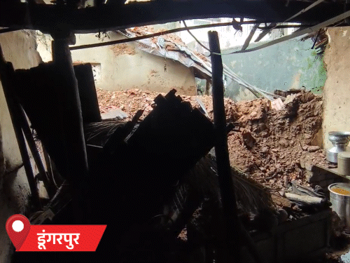 डूंगरपुर जिले में लगातार हो रही बरसात के कारण कई हादसे भी हुए हैं। गुरुवार देर रात शहर में एक मकान में रसोई की छत गिर गई।