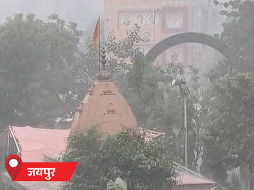 जयपुर में शुक्रवार को करीब आधा घंटे तक तेज बारिश हुई। मौसम विभाग के अनुसार आने वाले दिनों में मानसून राजधानी पर मेहरबान रहेगा।