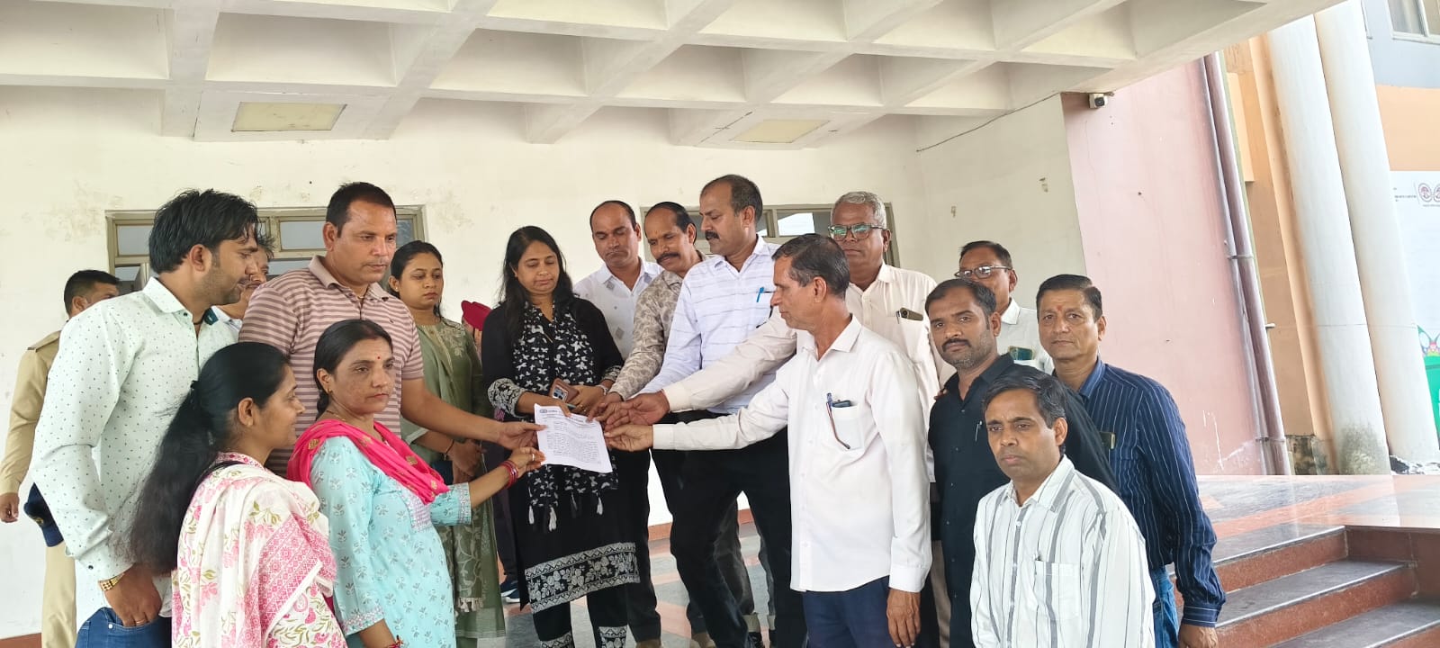 नए वेब GIS-2.0 सॉफ्टवेयर से आ रही समस्या:  रतलाम में पटवारियों ने कहा- हम लोग काम नहीं कर पा रहे; किसान भी लगातार कर रहे शिकायत – Ratlam News