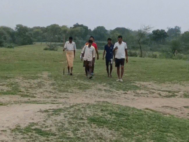 खेत तालाब योजना के तहत बने तालाब भी खेतों में सिमटते जा रहे हैं।