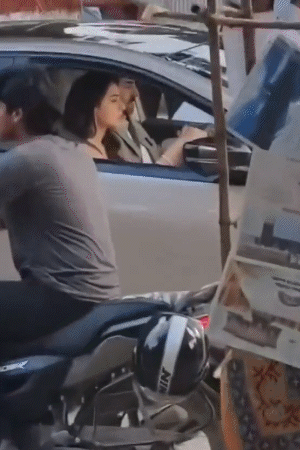 दूसरे वीडियो की फुटेज में सारा अली खान और आयुष्मान के बीच बहस होती नजर आ रही है।