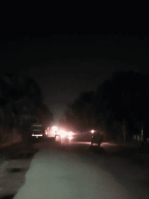 लखनऊ की जेल रोड पर होमगार्ड मुख्यालय के बाहर सड़क पर स्ट्रीट लाइट खराब होने से पसरा अंधेरा। इससे वाहन चालकों को परेशानी उठानी पड़ती है।