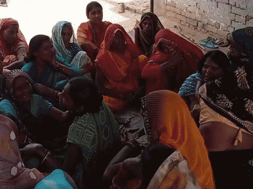 मृतकों के परिजनों का रो-रोकर बुराहाल है।