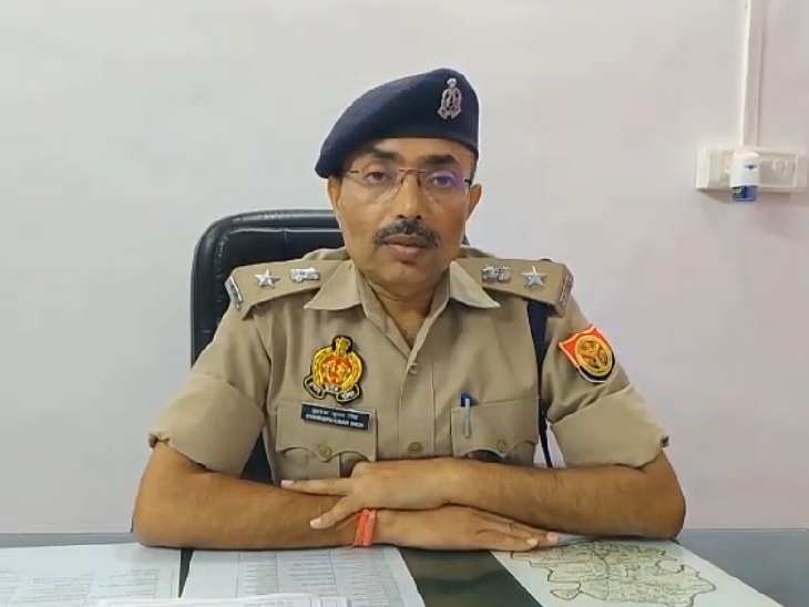 इंटरनेशनल सट्टा गैंग के बारे में जानकारी देते एसपी सिटी ज्ञानेंद्र कुमार