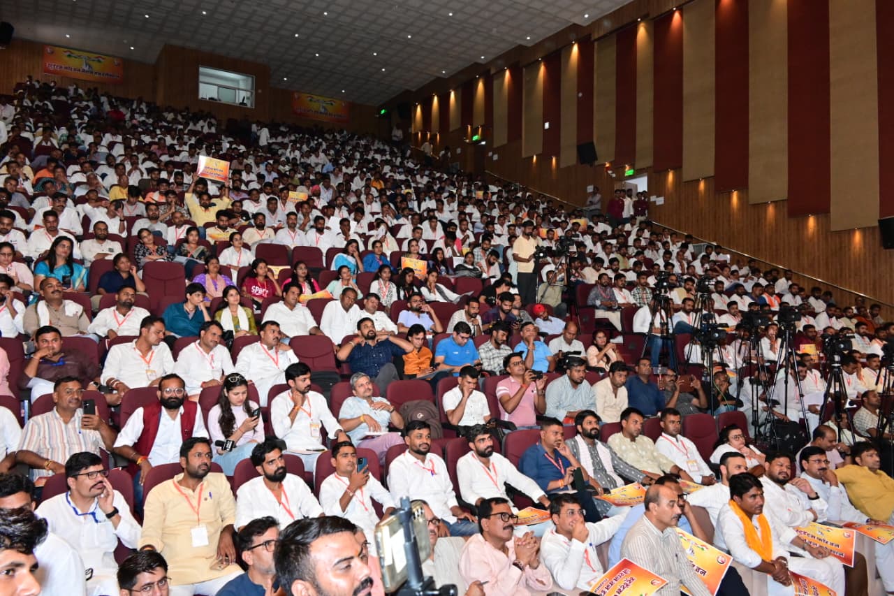 कार्यक्रम में एबीवीपी के कार्यकर्ता भी मौजूद रहे।