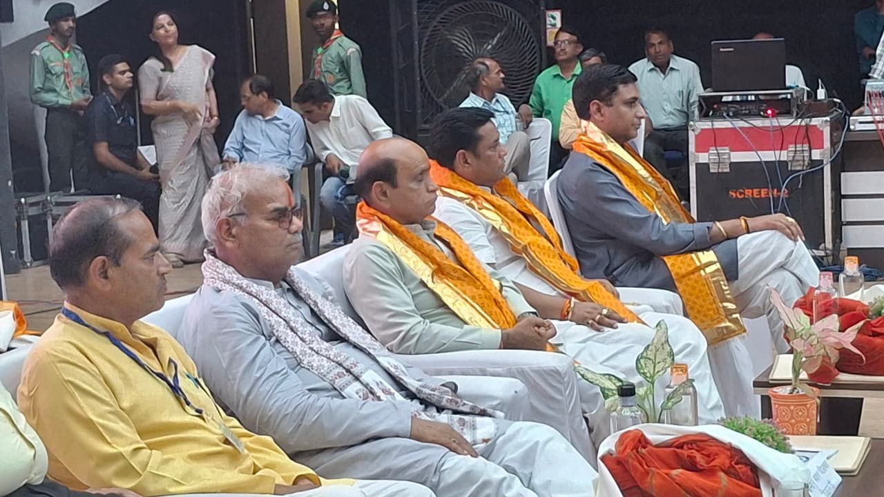 आयोजन के दौरान शिक्षा मंत्री मदन दिलावर सहित अतिथि मौजूद रहे।