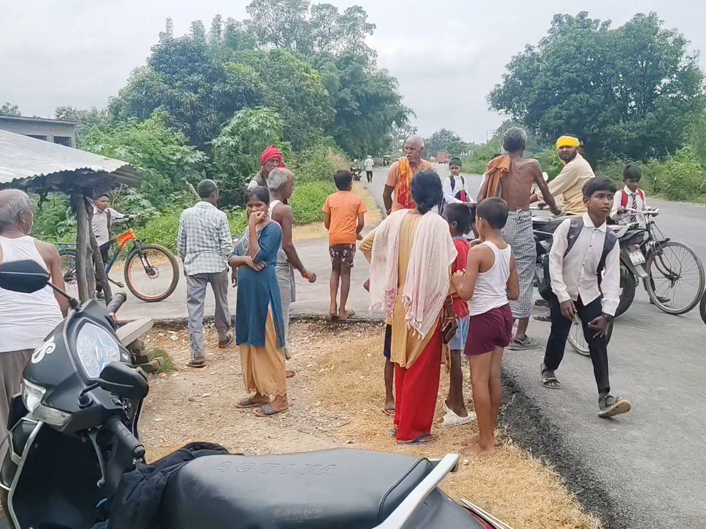 श्रावस्ती में रोडवेज बस और स्कूटी की टक्कर:  हादसा में छात्र की मौत, दूसरा घायल; कॉलेज से लौट रहे थे – Gilaula(Shravasti) News