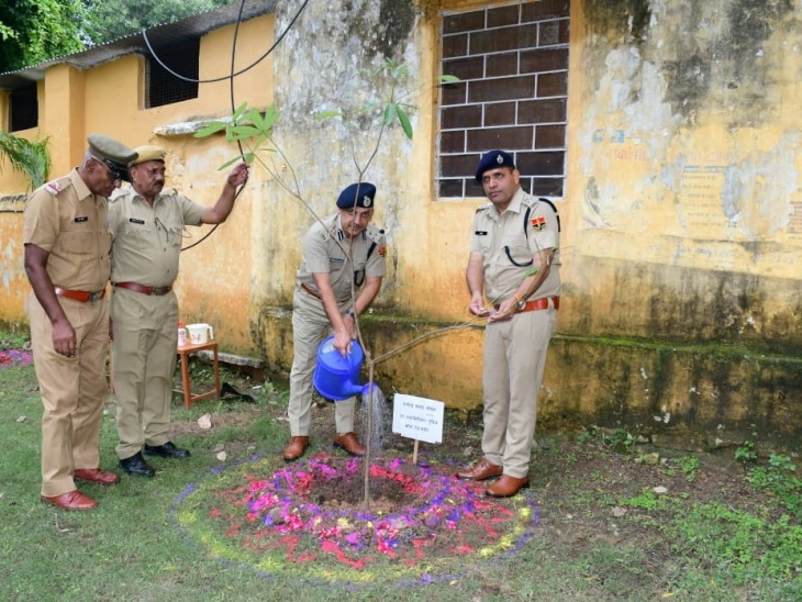 कोटा रेंज के डीआईजी राजेन्द्र प्रसाद गोयल ने पौधारोपण कर दिया पर्यावरण संरक्षण का संदेश।
