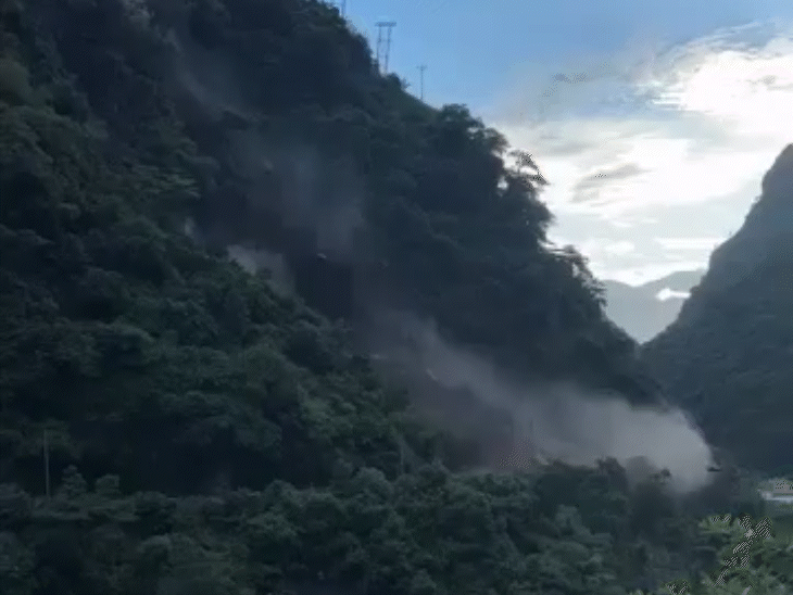 Heavy landslides at Chandigarh-Manali Fourlane at seven in the morning. This completely stopped for road traffic.