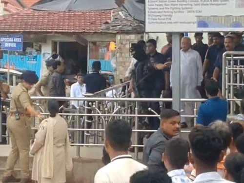 मोहन भागवत एक कार्यक्रम में शामिल होने छत्तीसगढ़ के बिलासपुर पहुंचें हैं।