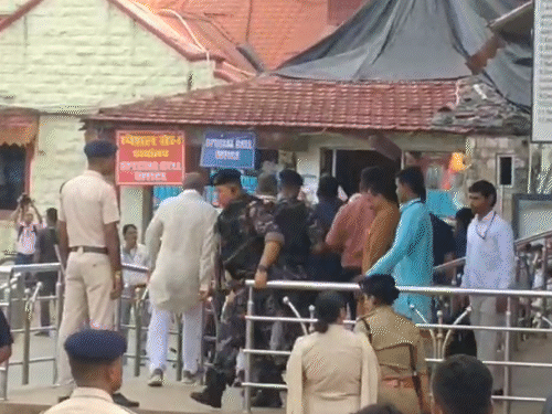 बिलासपुर रेलवे स्टेशन वह जूना बिलासपुर RSS कार्यालय के लिए निकल गए हैं।