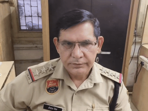 जानकारी देते हुए इंस्पेक्टर दीवान सिंह।