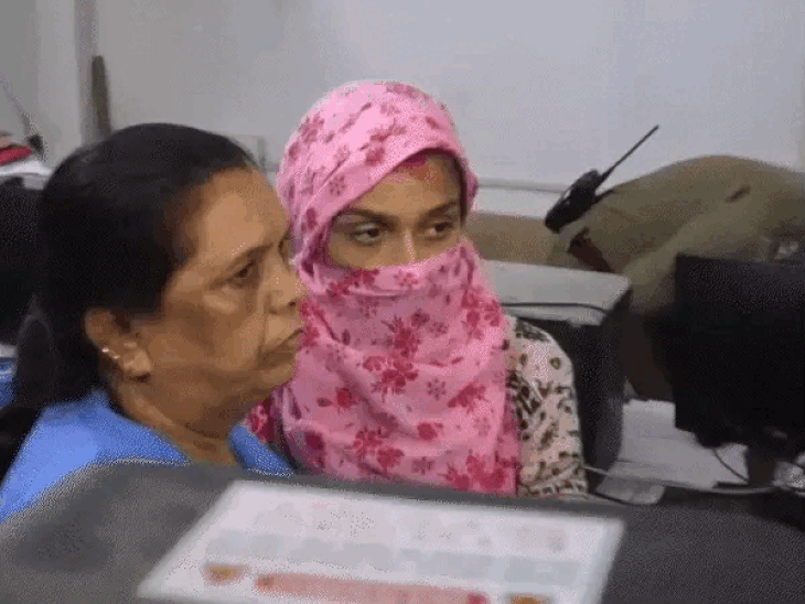 श्रद्धा को थाने में पिता ने घंटों रोकने की कोशिश की। लेकिन, वह नहीं मानी।