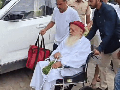 आसाराम का जोधपुर जेल में सरेंडर:  जनवरी में मिली थी जमानत, रेप के केस में उम्रकैद की सजा काट रहा – Jodhpur News