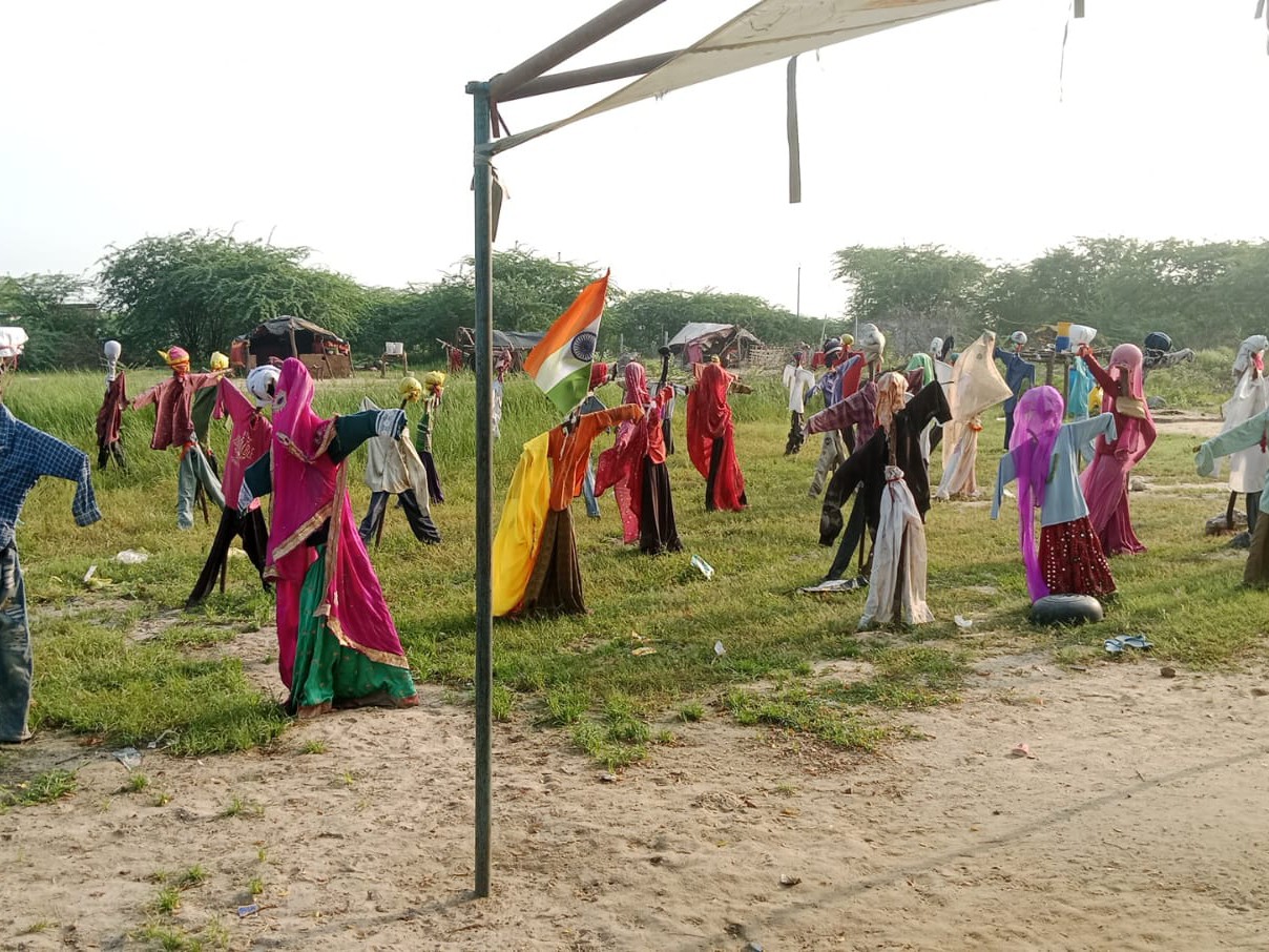 कालबेलिया समाज प्रकोष्ठ की अध्यक्ष कालीबाई के नेतृत्व में जयपुर के माधव राजपुरा पंचायत समिति के सामने धरना प्रदर्शन शुरू हो गया है।
