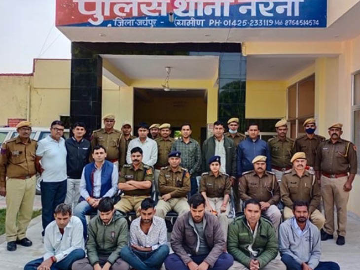 हत्याकांड के 12 दिन बाद पुलिस ने गोपीराम (सबसे दाएं) सहित 6 मुख्य आरोपियों को पुलिस ने धर दबोचा।
