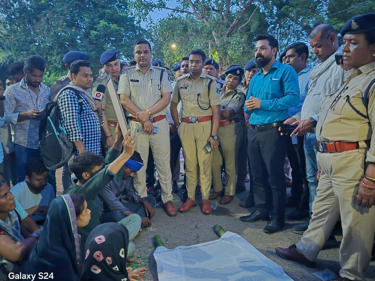 बेनतीजा रहा आंदोलनकारियों और प्रशासन के बीच बातचीत। - Dainik Bhaskar