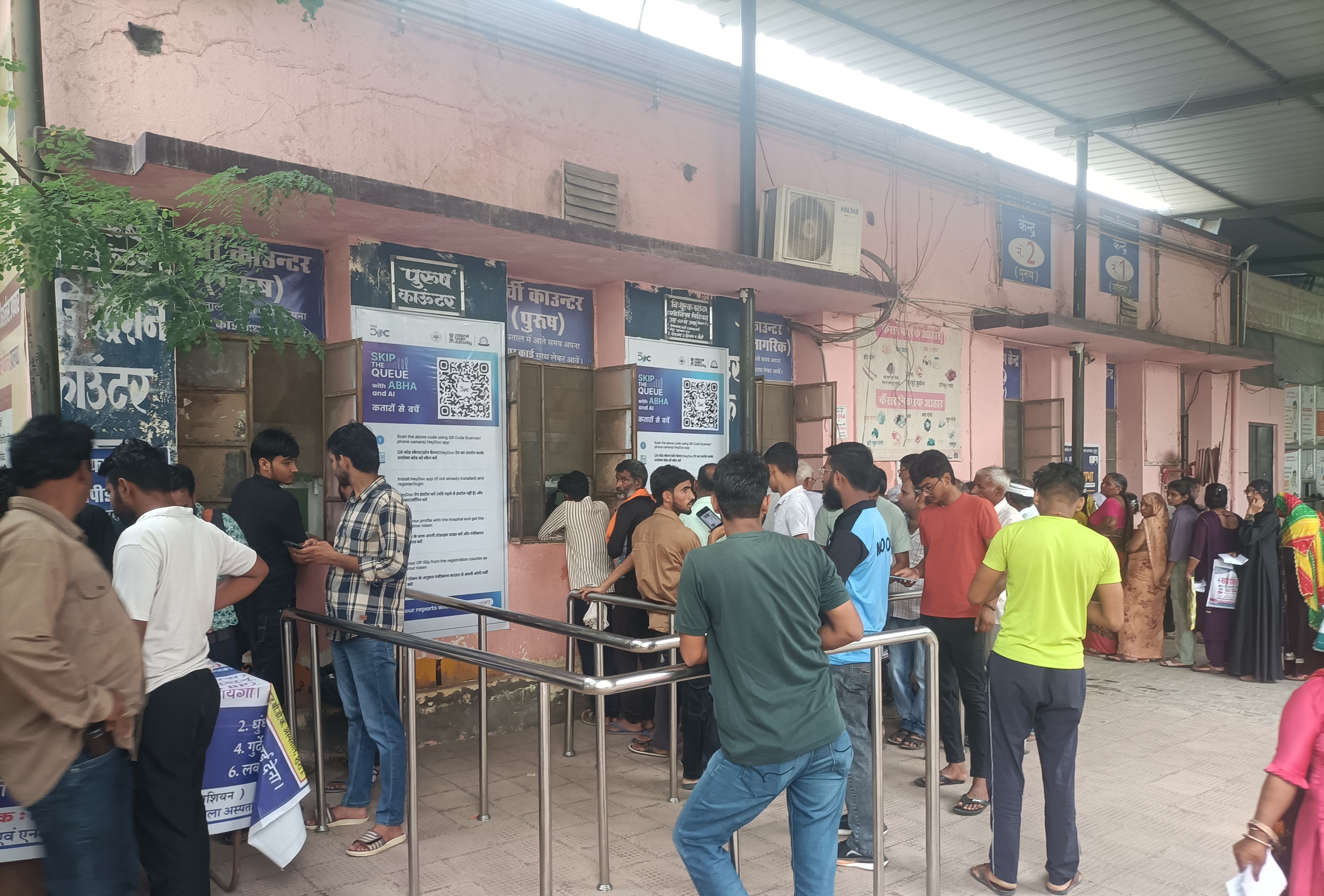 बीडीके अस्पताल में मरीजों की लाइन