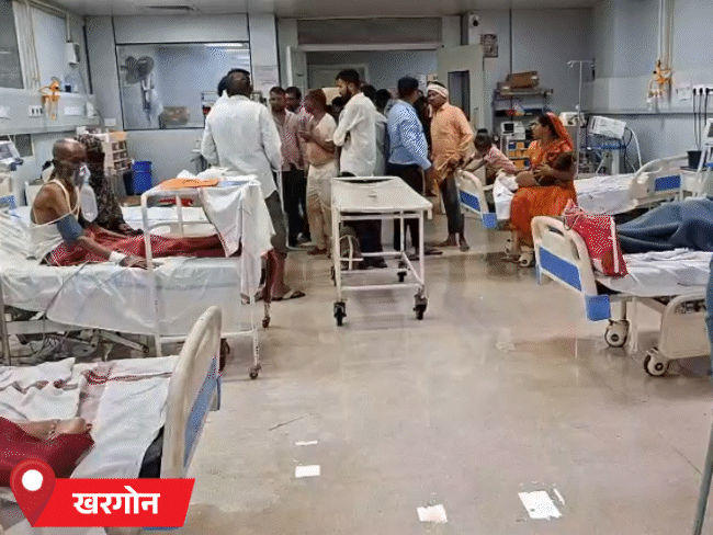 खरगोन जिला अस्पताल के आईसीयू वार्ड में पानी भर गया।