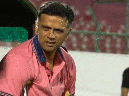 आईपीएल 2025 में पैर में चोट के बावजूद टीम को कोच किया था।