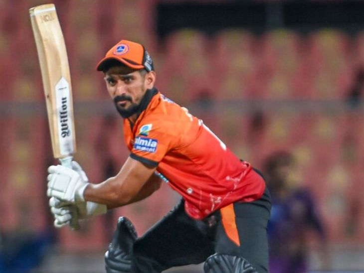 Salman Nizar received the Player of the Match award to play 86 runs.