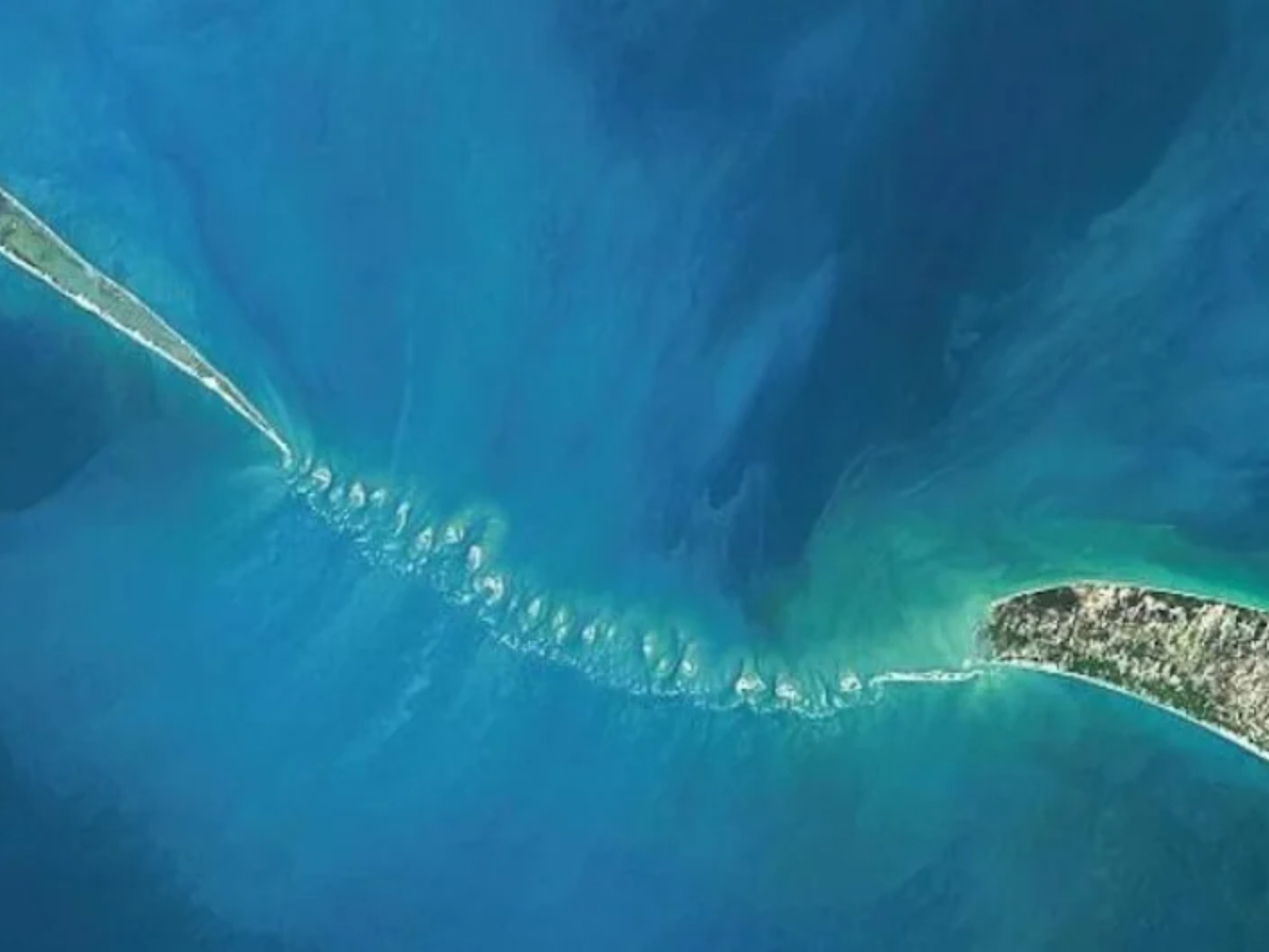 There is a lime shallow rock chain between Rameswaram in India and Mannar Island in Sri Lanka. It is known as Ram Sethu in India and Adams Bridge (Adam's bridge) worldwide. - Dainik Bhaskar
