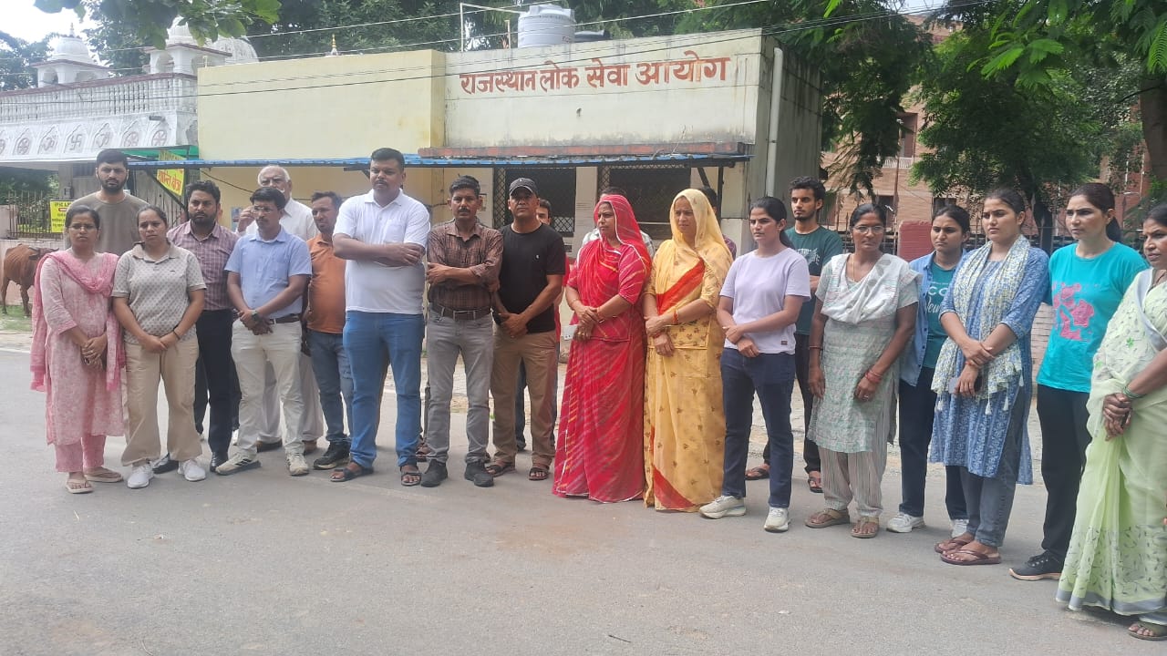 RPSC पहुंचे एसआई की ट्रेनिंग कर चुके कईं कैंडिडेट्स:  कहा-निर्णय सही नहीं, डबल बैंच में जाएंगे, सरकार को भी साथ देना चाहिए – Ajmer News