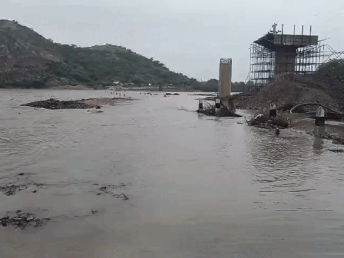 जवाई नदी में पानी की आवक शुरू हो चुकी है।