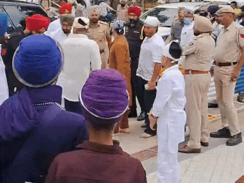 जसविंदर भल्ला की अंतिम अरदास मे पहुंचे एक्टर गिप्पी ग्रेवाल।