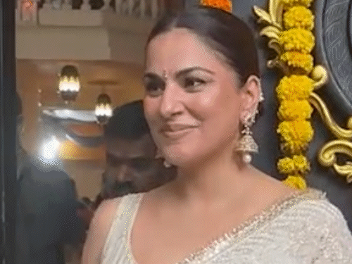 श्रद्धा आर्या 'कुंडली भाग्य' सारख्या टीव्ही शोमध्ये दिसली आहे.