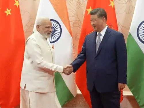 चीन में प्रधानमंत्री मोदी और राष्ट्रपति शी जिनपिंग के बीच SCO समिट से पहले मुलाकात हुई। - Dainik Bhaskar