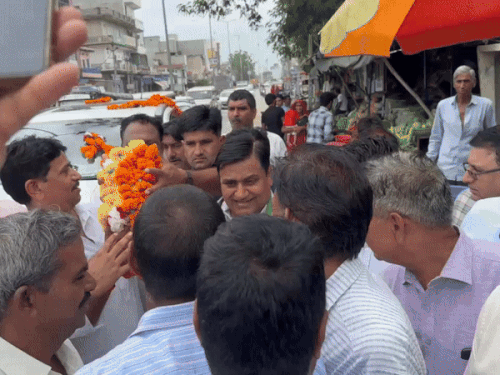 नवलगढ़ पहुंचने पर डोटासरा का स्वागत किया गया।