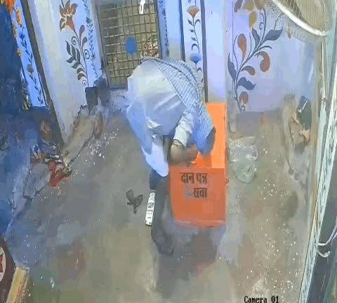 दूसरे साथी ने भी दान पात्र तोड़ने की कोशिश की लेकिन दान पात्र नहीं टूट पाया