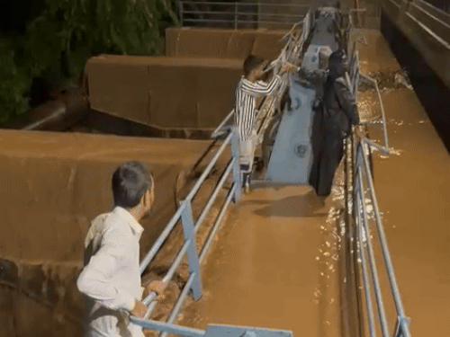 बीते शुक्रवार को सुखना फ्लड गेट खोले थे।