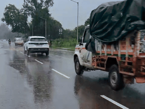 सुबह से हो रही बारिश।