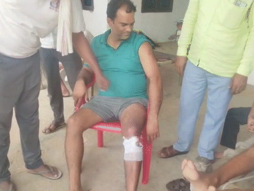 ये डॉक्टर चेताराम है, जिन पर हमला हुआ है। इनके पिता पर भी बदमाशों ने अटैक कर घायल कर दिया था।