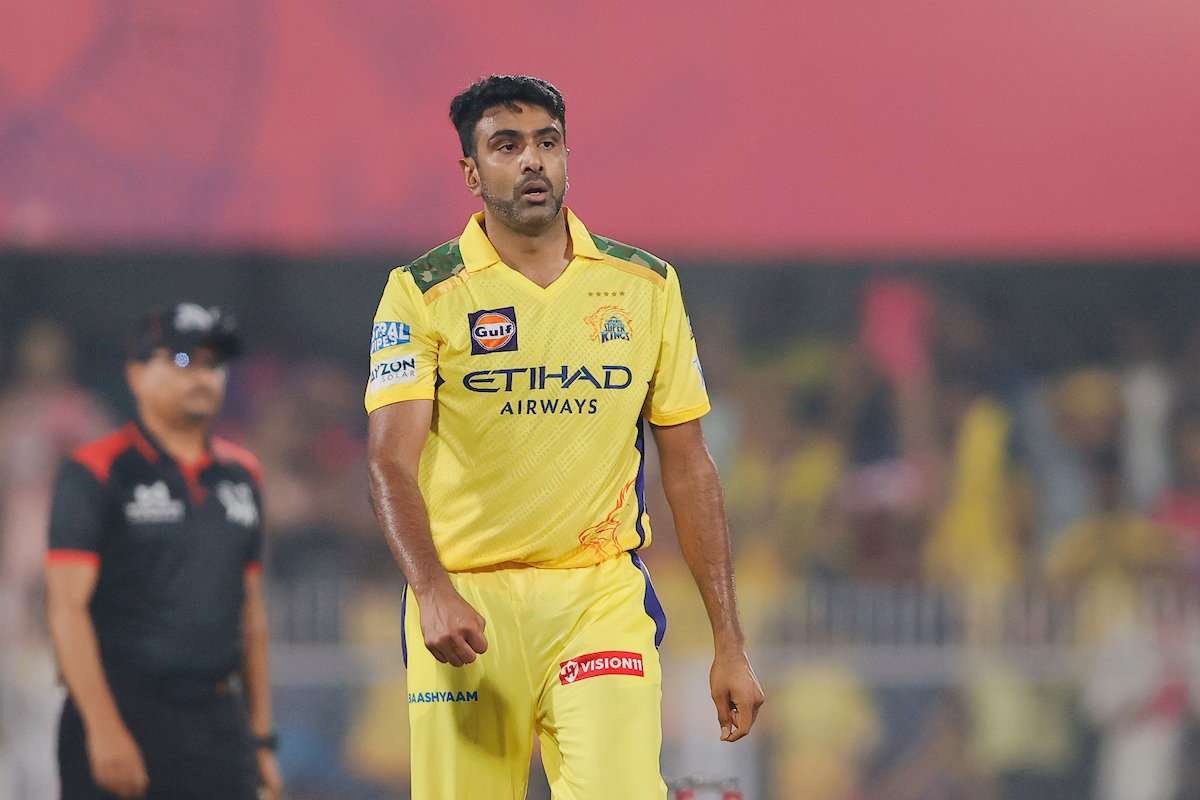 अश्विन IPL 2025 में CSK में शामिल थे। उन्होंने आखिरी मैच 20 मई को खेला था।